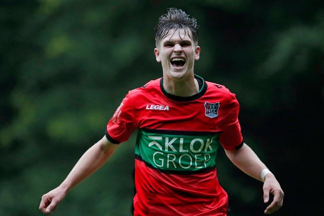 曼城依然是 曼城依然是